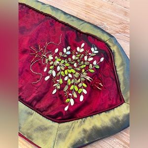 90” Silk Holiday Runner